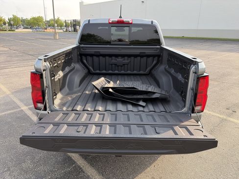 Used 2026 Chevrolet Colorado Z71 AWD/4WD image 9