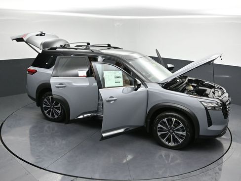 New 2026 Nissan Pathfinder Platinum AWD/4WD image 32