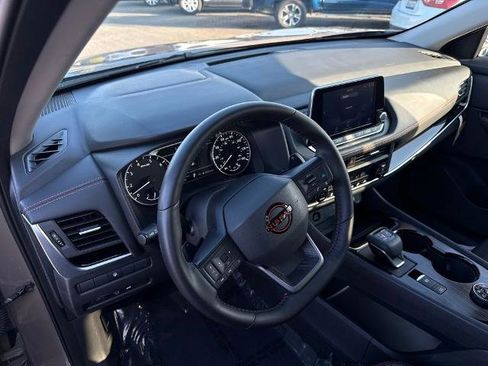 Certified 2025 Nissan Rogue SV AWD/4WD image 18