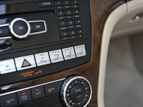 Used 2013 Mercedes-Benz SL 550 image 39