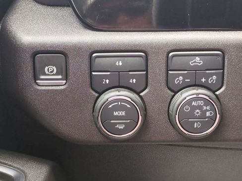 Used 2025 Chevrolet Silverado 2500 LT AWD/4WD image 18