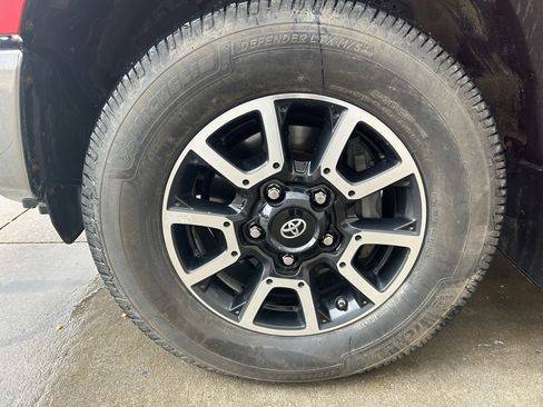 Used 2014 Toyota Tundra SR5 w/ TRD Off Road Package AWD/4WD image 8