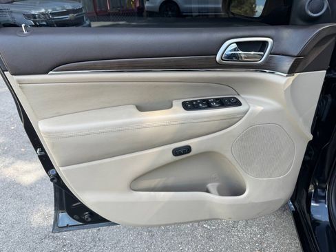 Used 2017 Jeep Grand Cherokee Overland w/ Jeep Active Safety Group AWD/4WD image 41