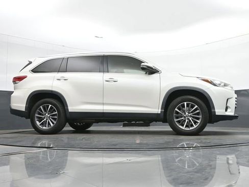 Used 2019 Toyota Highlander XLE image 17
