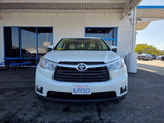 Used 2016 Toyota Highlander Plus FWD image 2