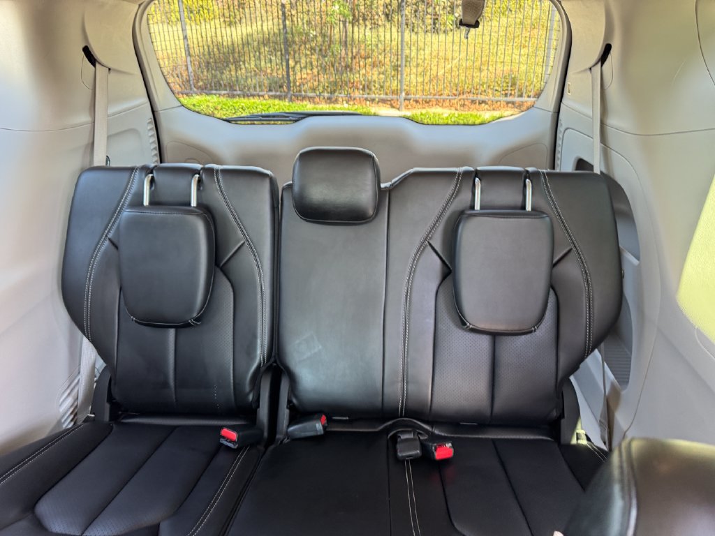 Used 2023 Chrysler Pacifica Touring-L FWD image 18