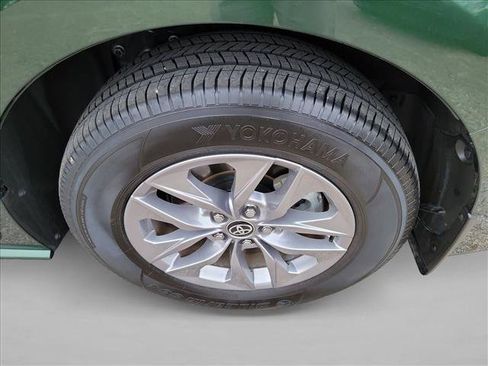 Used 2026 Toyota Sienna LE FWD image 12