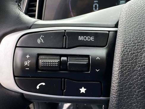 Used 2025 Kia Sportage EX FWD image 32
