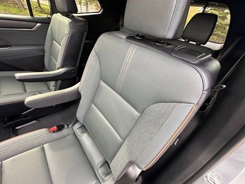 Used 2024 GMC Acadia AT4 w/ Luxury Package image 25