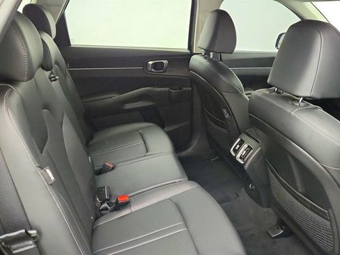 Used 2025 Kia Sorento S w/ Panoramic Sunroof Package image 23