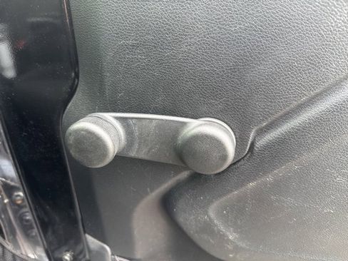 Used 2018 Jeep Wrangler Unlimited Sport image 17