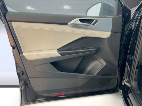 New 2026 Volkswagen Taos SE image 21