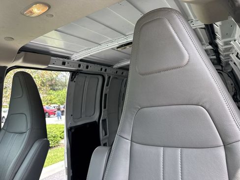 Used 2021 Chevrolet Express 2500 RWD image 40