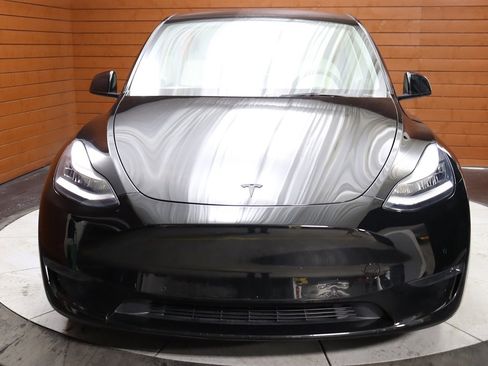Used 2023 Tesla Model Y Long Range image 2