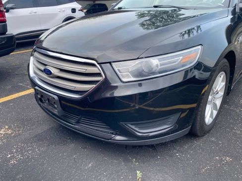 Used 2014 Ford Taurus SE FWD image 16