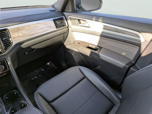 Used 2023 Volkswagen Atlas Cross Sport SE w/ Panoramic Sunroof Package FWD image 16