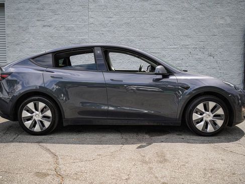 Used 2023 Tesla Model Y Long Range image 18