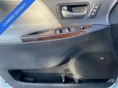 Used 2015 Toyota Sienna Limited Premium FWD image 34