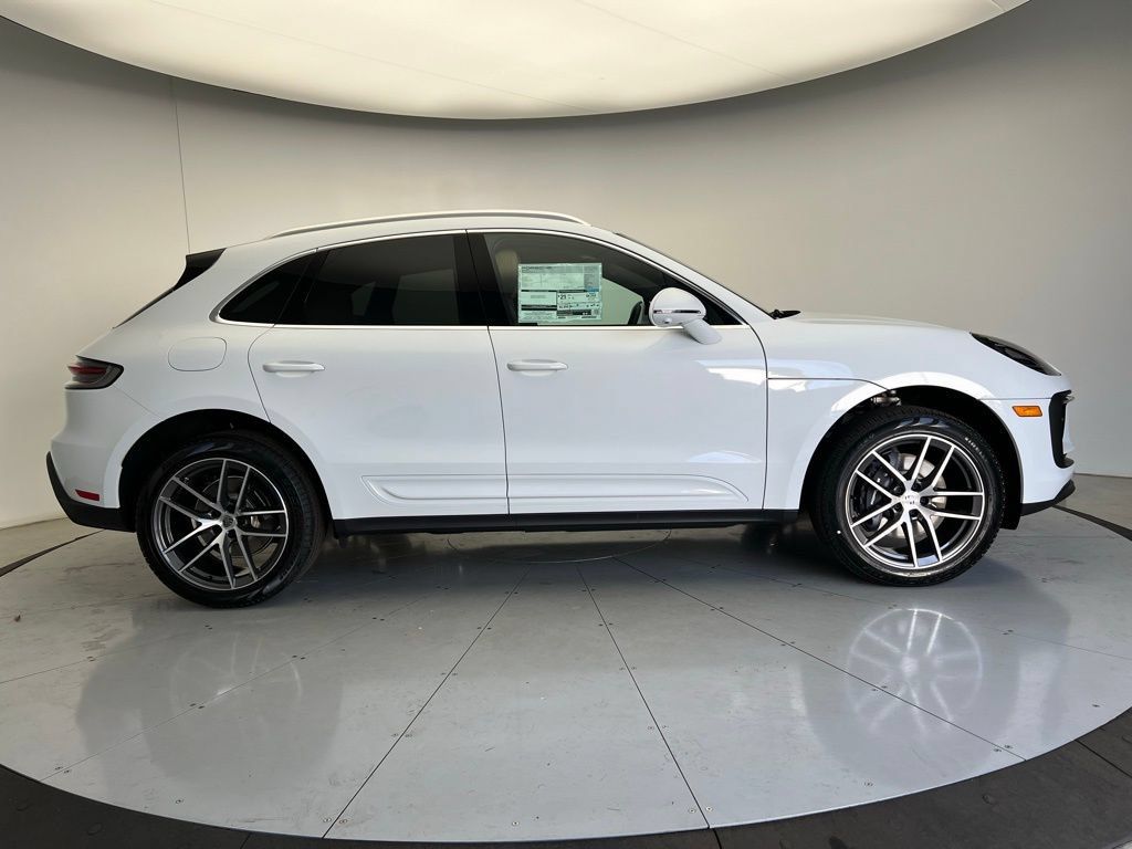 Certified 2026 Porsche Macan AWD/4WD image 23
