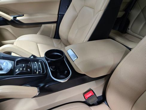 Used 2018 Porsche Cayenne Base image 29