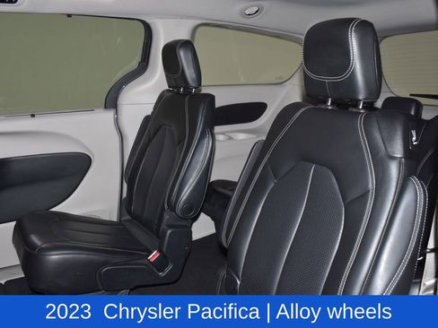 Used 2023 Chrysler Pacifica Touring-L image 24