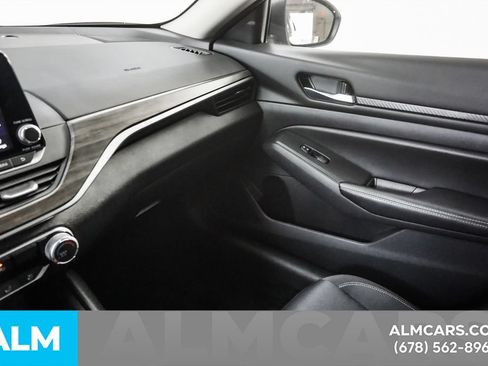 Used 2025 Nissan Altima 2.5 SV FWD image 43