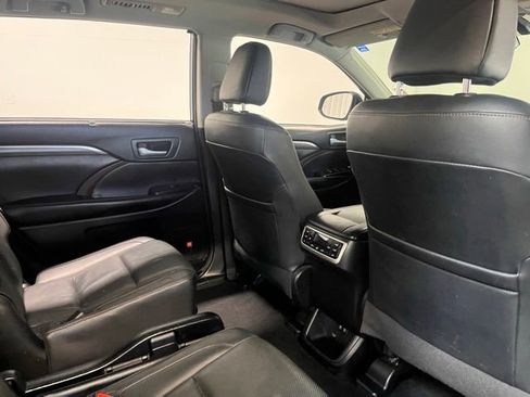 Used 2017 Toyota Highlander Limited Platinum w/ Carpet Mat Package image 14