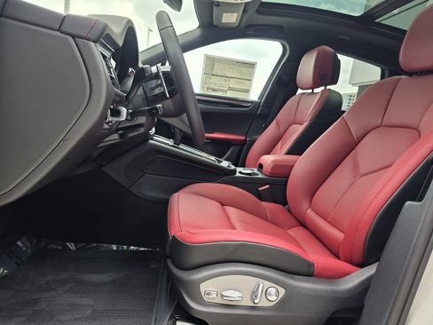 New 2026 Porsche Macan AWD/4WD image 11