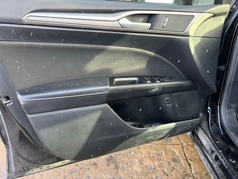 Used 2017 Ford Fusion SE image 13