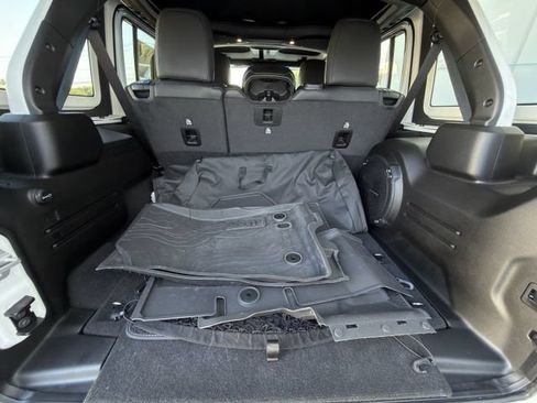 Used 2024 Jeep Wrangler Unlimited Rubicon AWD/4WD image 30