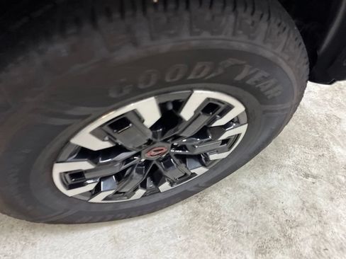 Used 2024 Nissan Frontier PRO-4X AWD/4WD image 33
