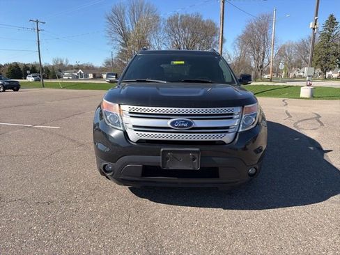 Used 2015 Ford Explorer XLT w/ Equipment Group 202A image 2