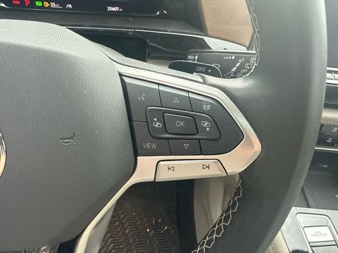 Used 2024 Volkswagen Atlas SE FWD image 11