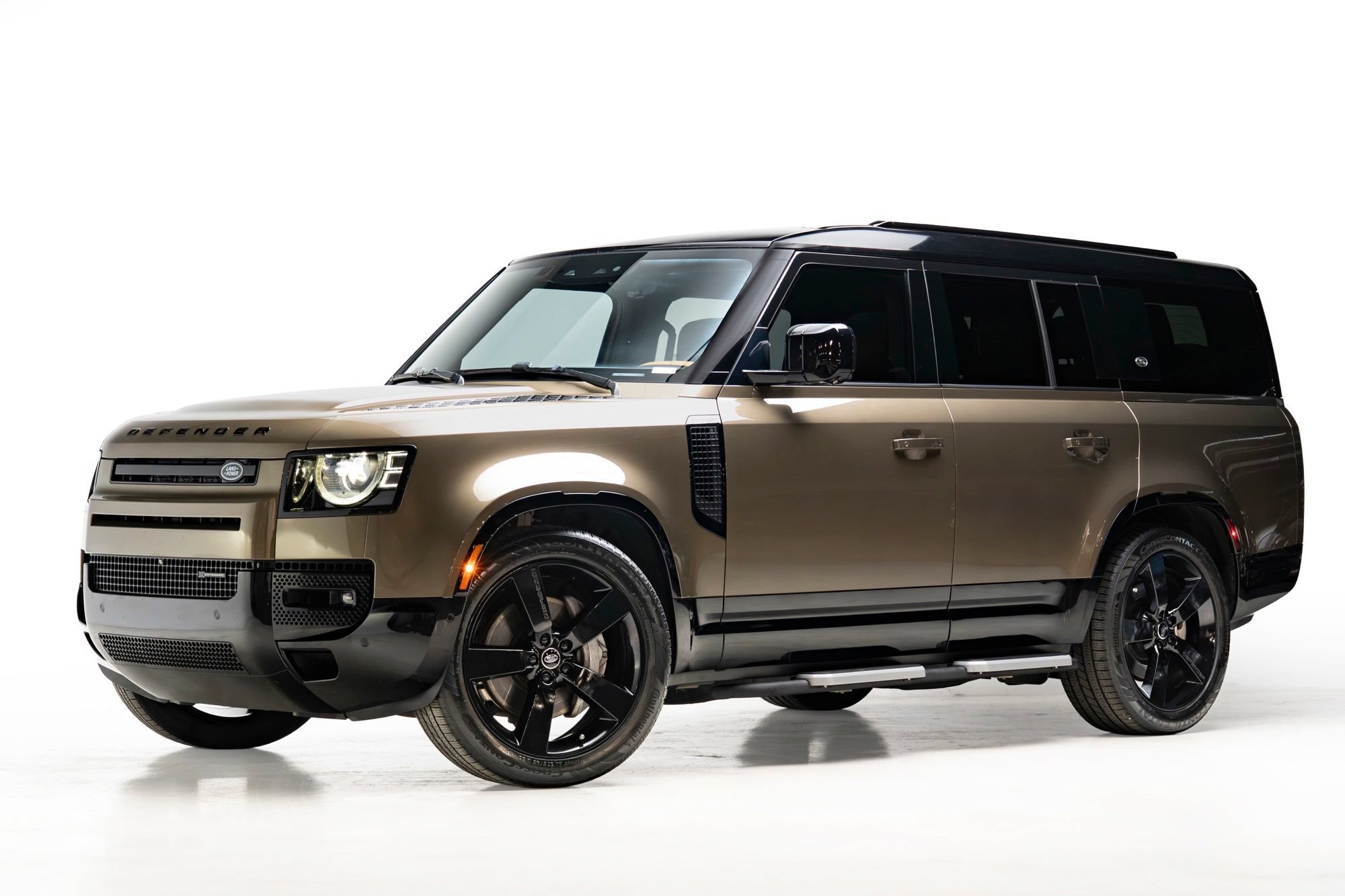 Used 2023 Land Rover Defender 130 X-Dynamic SE AWD/4WD image 4