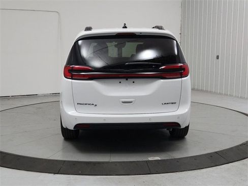 New 2026 Chrysler Pacifica Limited w/ S Appearance Package image 6