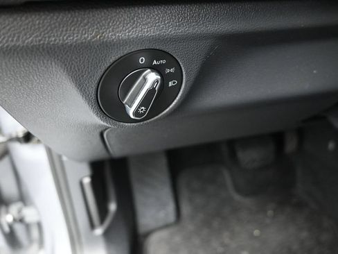 Used 2023 Volkswagen Jetta SE FWD image 13