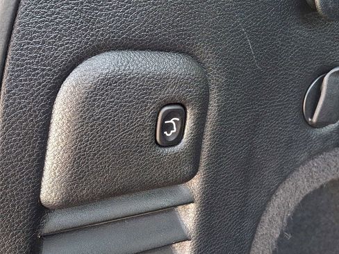 Used 2019 Jeep Grand Cherokee Overland AWD/4WD image 32