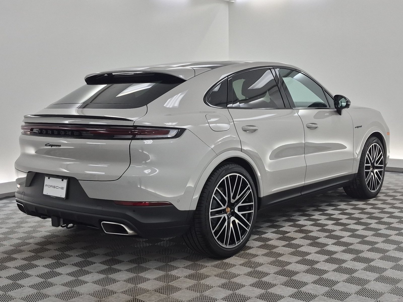 Certified 2026 Porsche Cayenne E-Hybrid Coupe AWD/4WD image 9