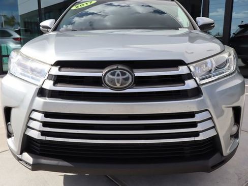 Used 2017 Toyota Highlander XLE image 19
