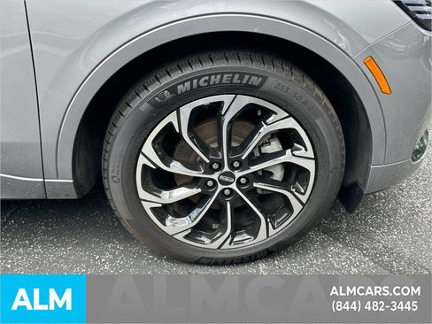 Used 2025 Lincoln Nautilus Reserve AWD/4WD image 14