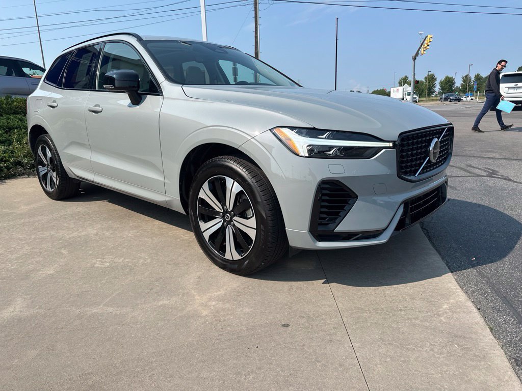 Certified 2025 Volvo XC60 T8 Core w/ Protection Package Premier AWD/4WD image 3