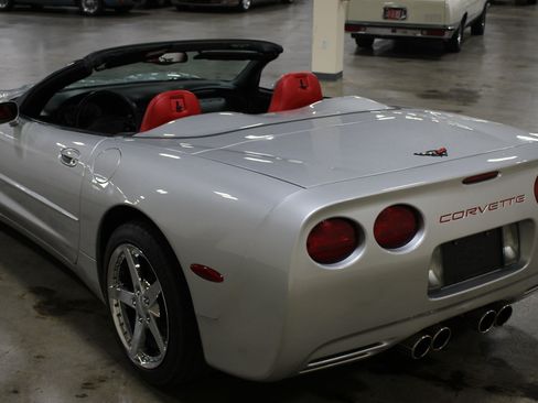 Used 2002 Chevrolet Corvette Convertible w/ Preferred Equipment Group2 RWD image 28