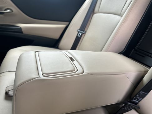 Used 2019 Lexus ES 300h w/ Premium Package FWD image 27