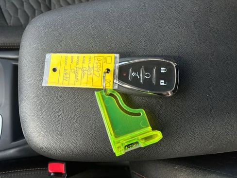 Used 2019 Chevrolet Equinox LT w/ Driver Convenience Package image 31