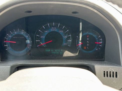 Used 2011 Ford Fusion SEL FWD image 24
