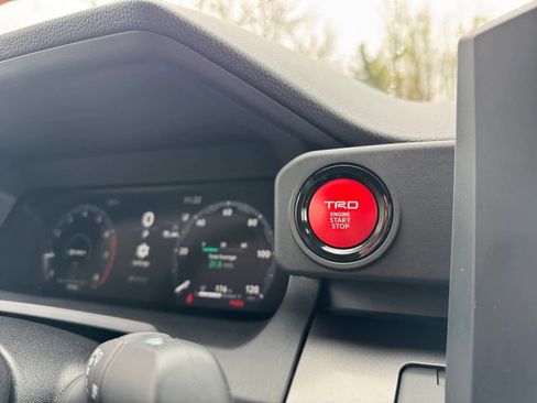 Used 2025 Toyota Tacoma TRD Off-Road AWD/4WD image 6