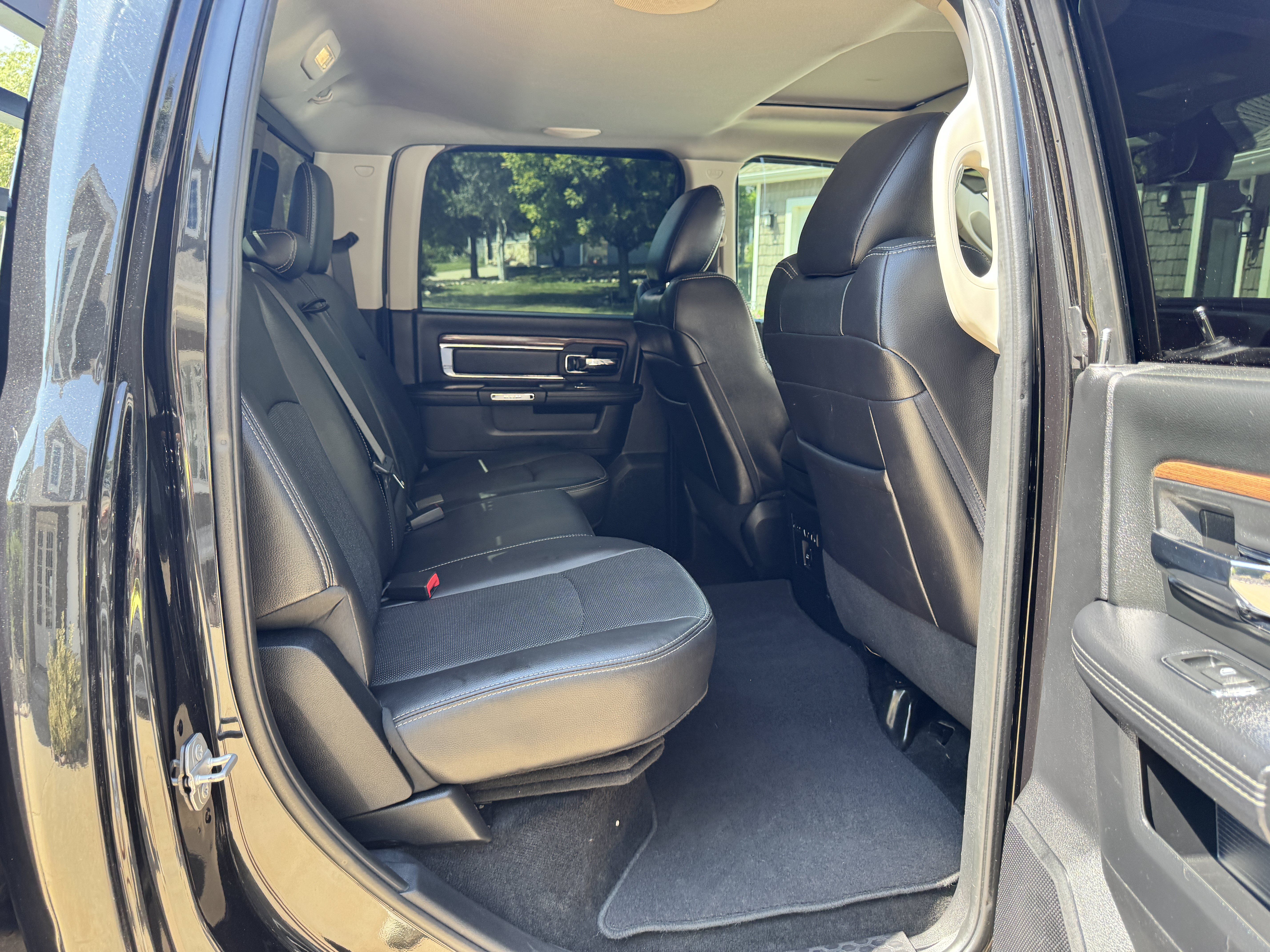 Used 2015 RAM 2500 Laramie w/ Snow Chief Group AWD/4WD image 19