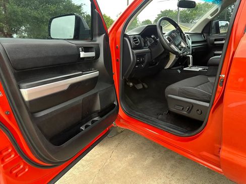 Used 2017 Toyota Tundra SR5 w/ SR5 Upgrade Package AWD/4WD image 11