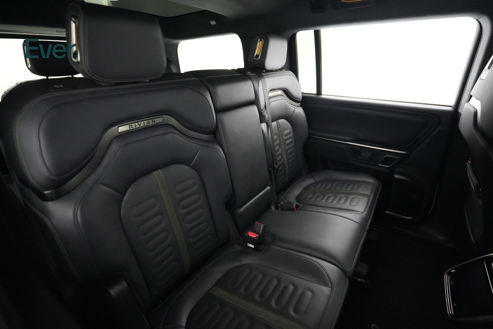 Used 2023 Rivian R1S Adventure Dual AWD/4WD image 5