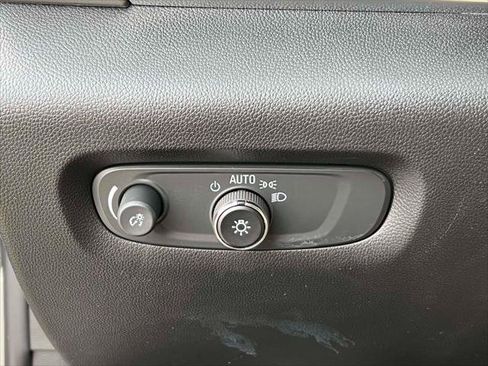 Used 2023 Chevrolet Traverse LT w/ Rear Camera Mirror Package image 20